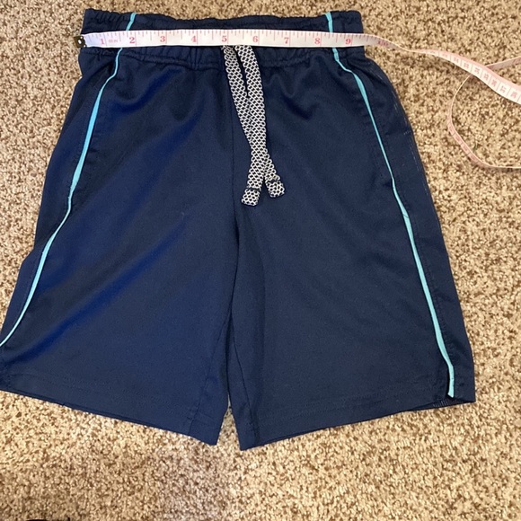 Boys size 5 Star Wars shirts and shorts. Three shirts and two shorts - Picture 6 of 6